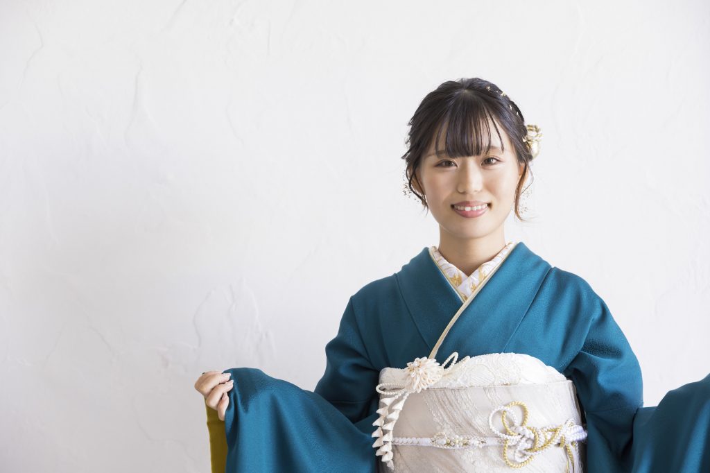 振袖の牡丹柄の意味とは?成人式で映える色別コーデと似合う選び方を解説