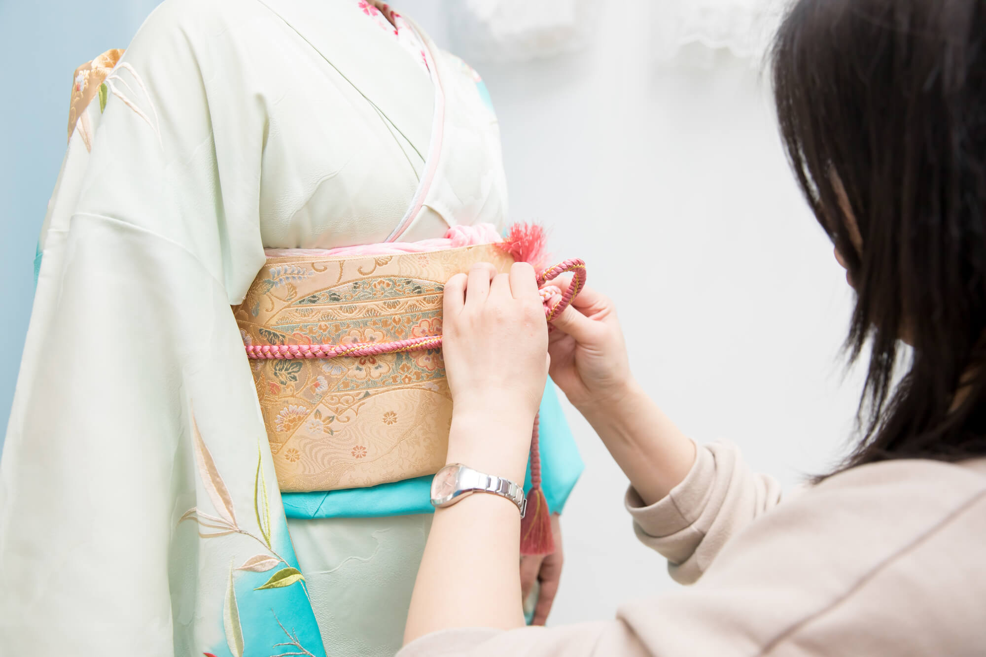 振袖着付け料金はいくら?低コストで美しく仕上げる方法