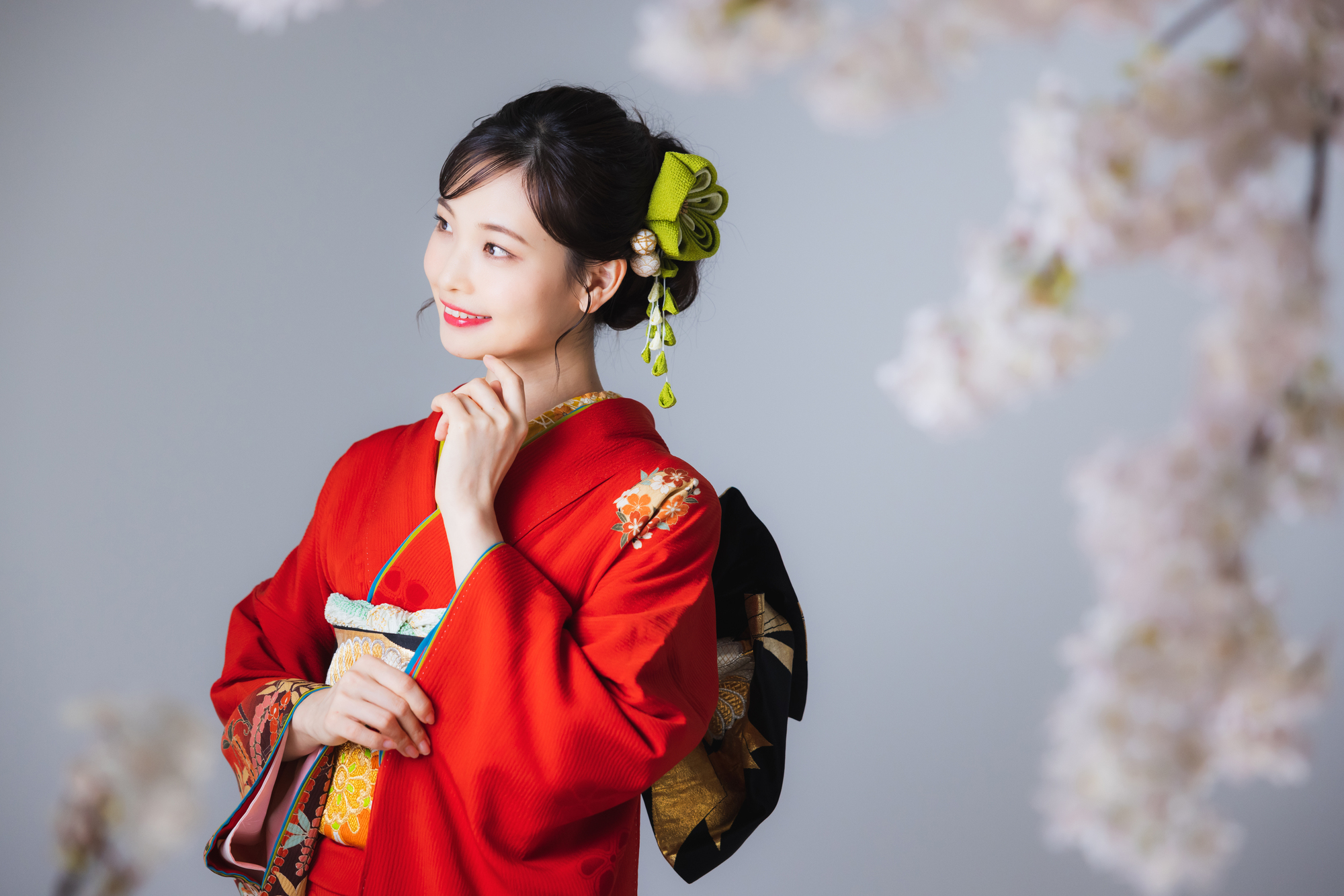 重ね襟とは?着物初心者でもわかる意味・役割・美しく見せるコツを紹介
